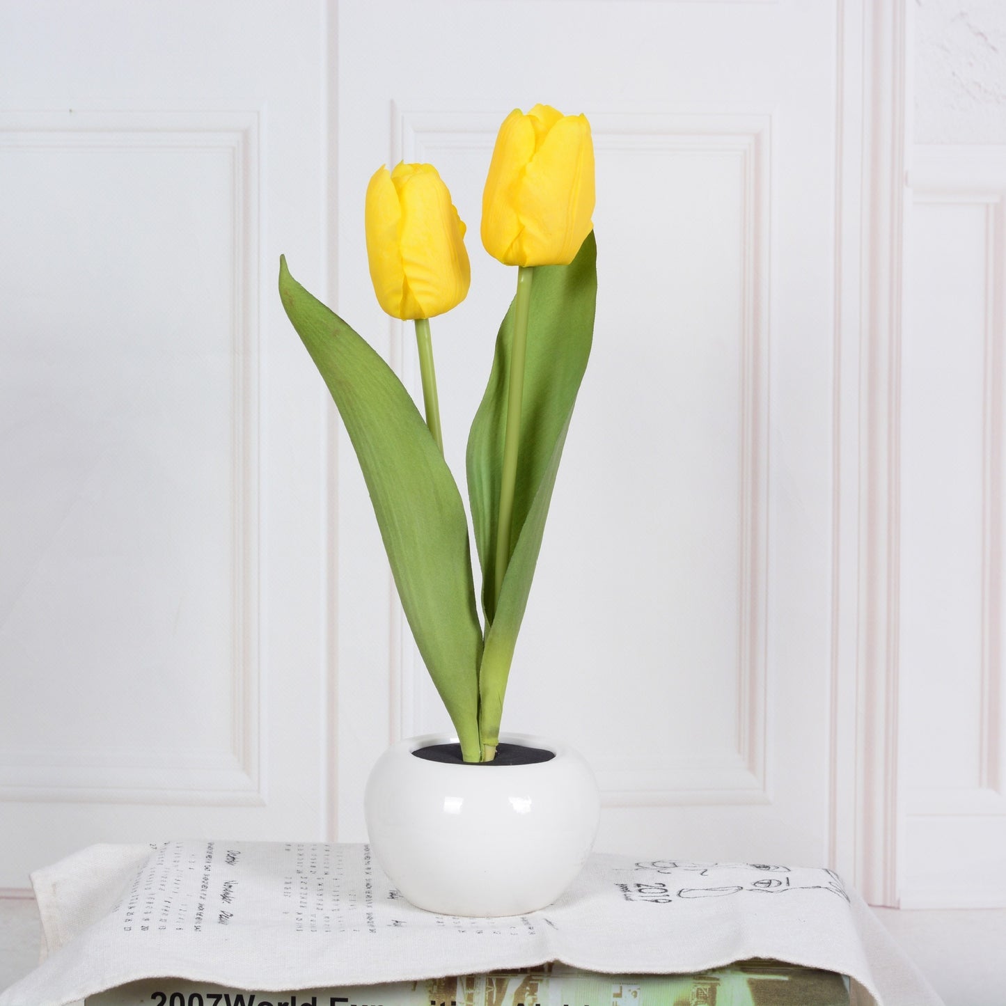 Lampe de table à lumière nocturne en forme de tulipe LED, plante artificielle en pot, décoration de paysage, cadeau pour la maison, la chambre à coucher et le salon.