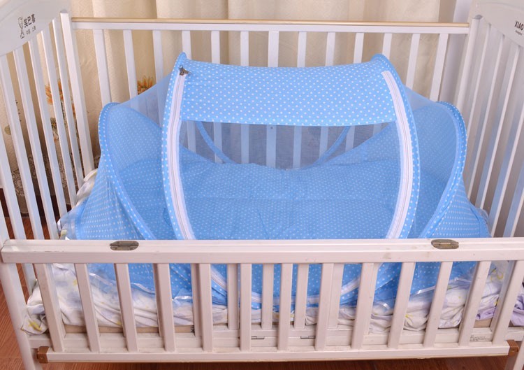 Lit de bébé pliable avec filet et oreiller, ensemble de 2 pièces.