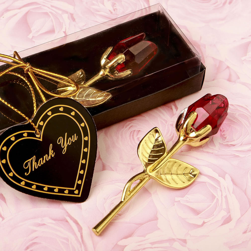 Cadeau de Saint-Valentin avec une rose dorée en cristal