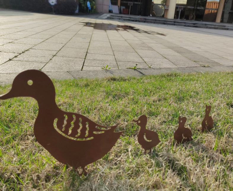 Nouvelle décoration de jardin famille de canards en fer décoration de jardin en métal creux.