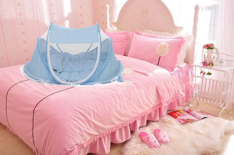 Lit de bébé pliable avec filet et oreiller, ensemble de 2 pièces.