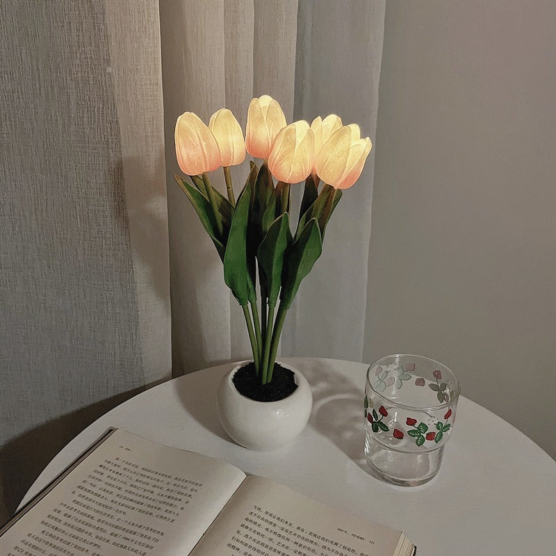 Lampe de table à lumière nocturne en forme de tulipe LED, plante artificielle en pot, décoration de paysage, cadeau pour la maison, la chambre à coucher et le salon.
