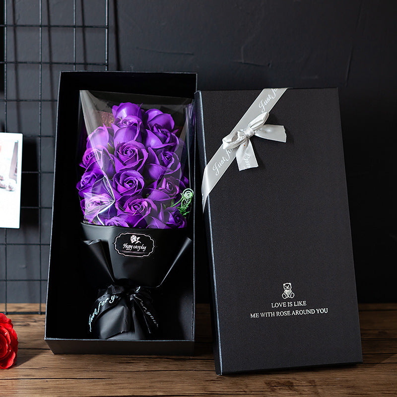 Coffret cadeau bouquet de 18 roses savonneuses