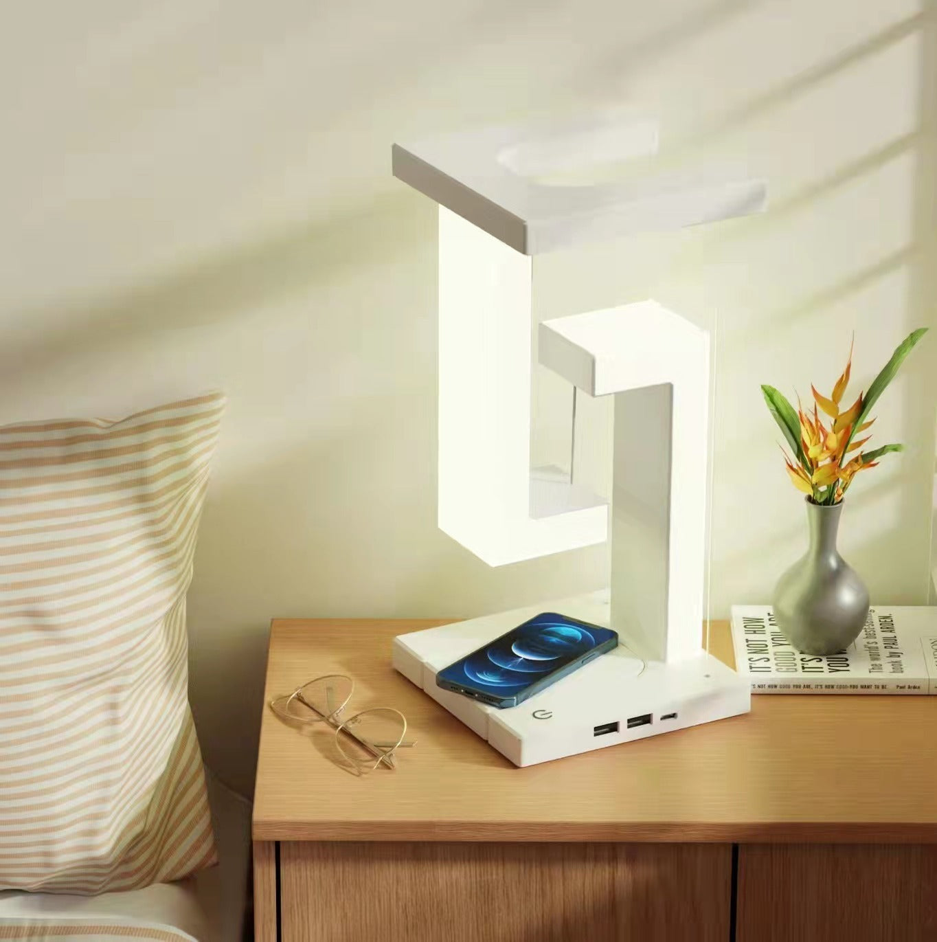 Lampe de table suspendue à chargement sans fil créative pour smartphone, lampe d'équilibre flottante pour la maison et la chambre.
