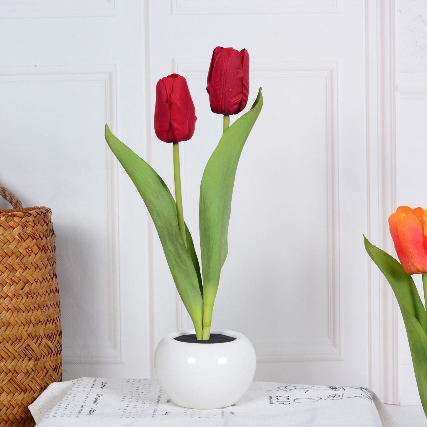Lampe de table à lumière nocturne en forme de tulipe LED, plante artificielle en pot, décoration de paysage, cadeau pour la maison, la chambre à coucher et le salon.