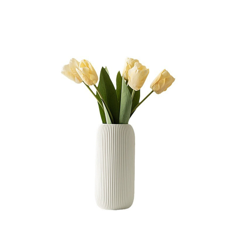 Vase en céramique à motif vertical avec une apparence de haute qualité
