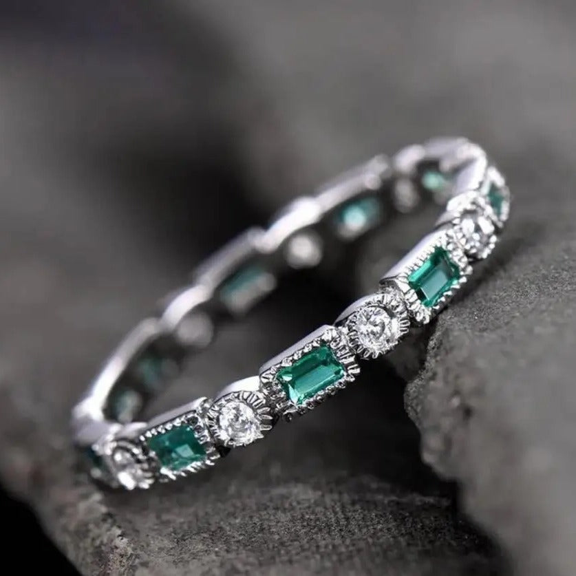 Bague en émeraude de haute qualité européenne et américaine