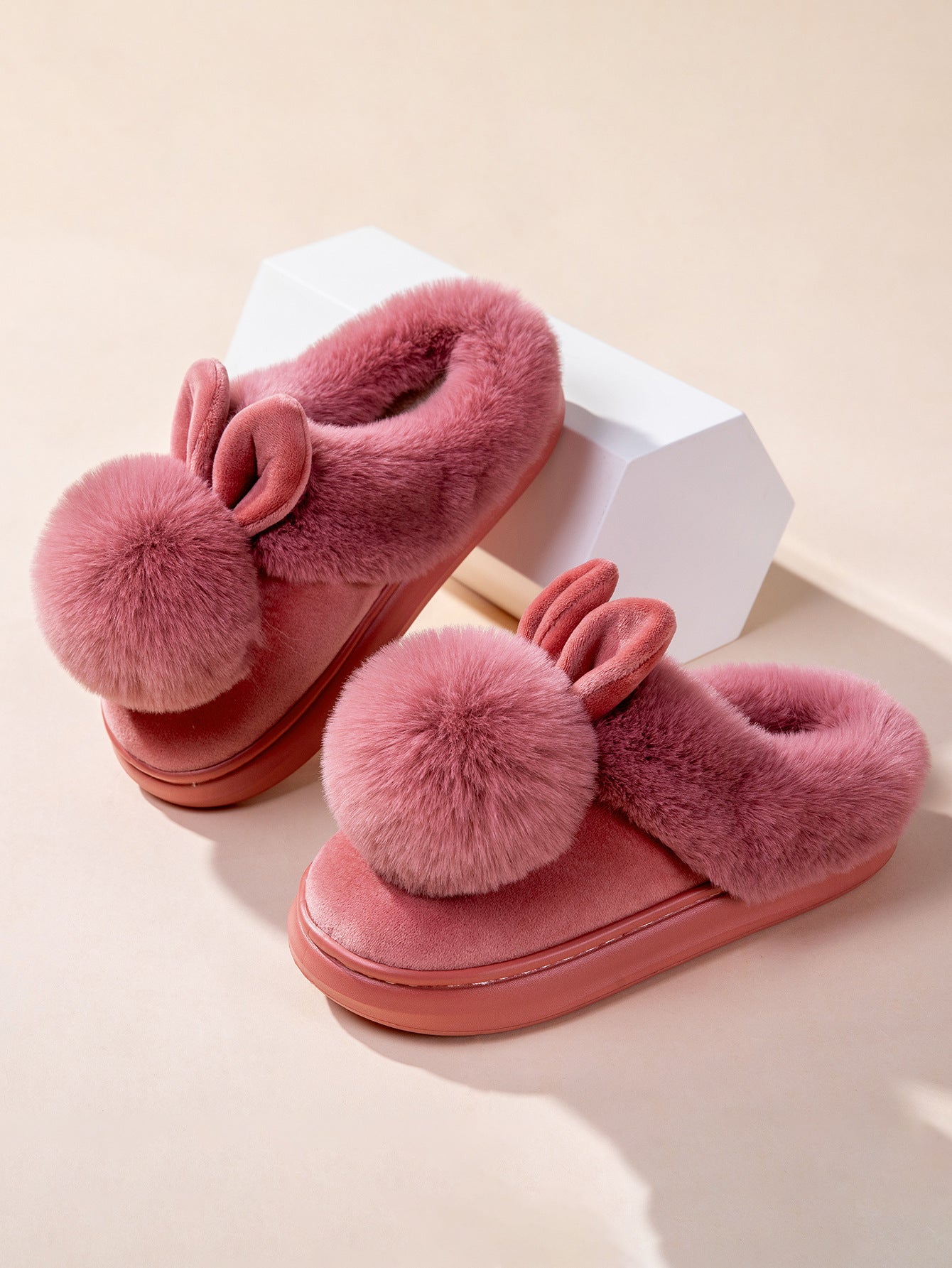 Chaussons en coton avec un soutien complet au talon pour femmes, chauds pour la maison.