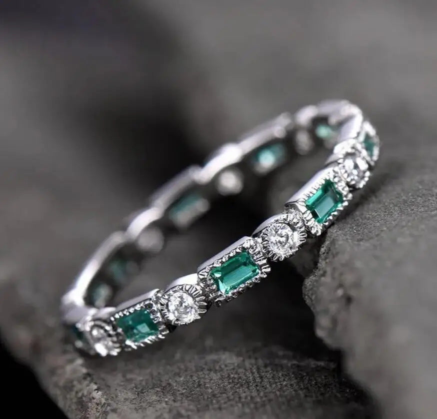 Bague en émeraude de haute qualité européenne et américaine