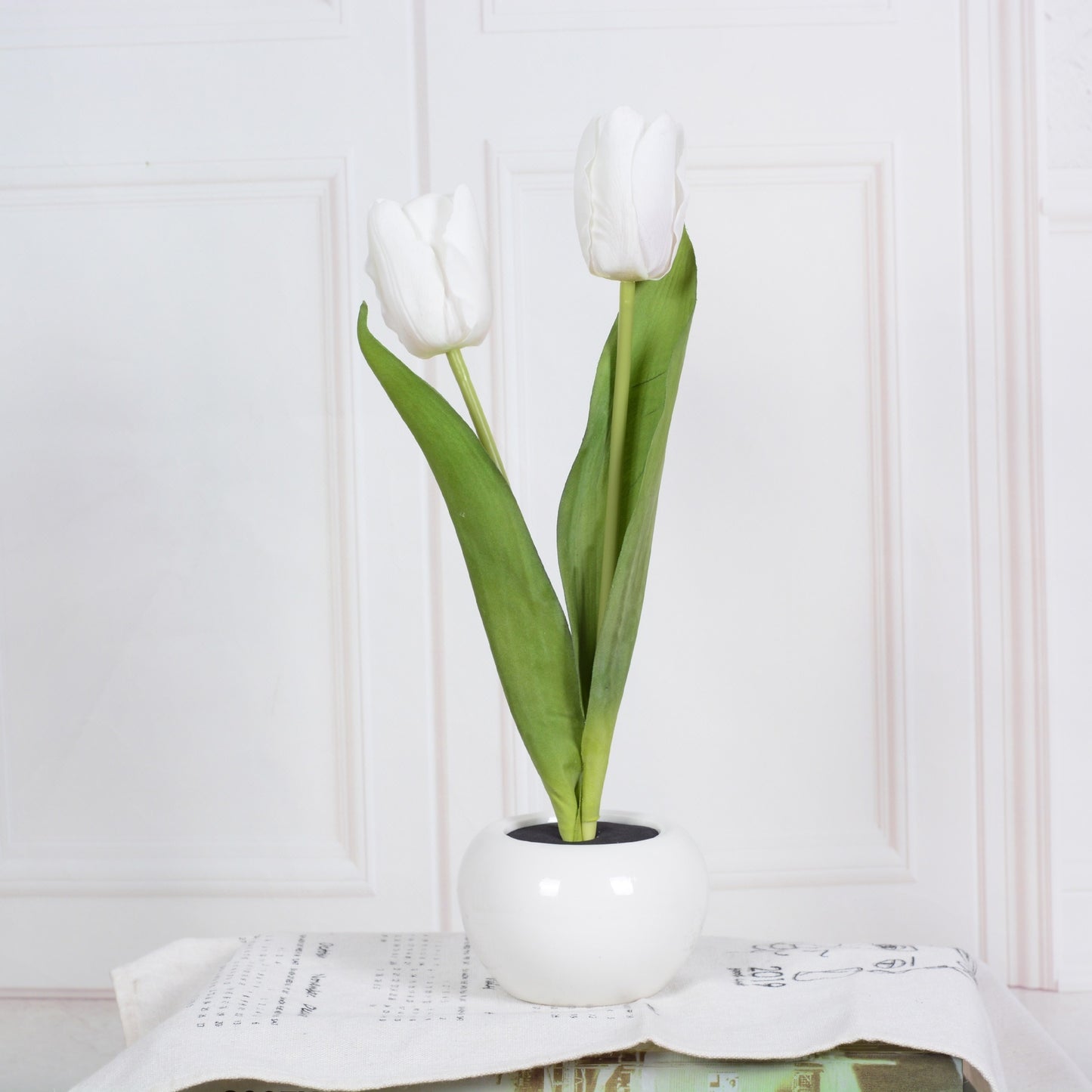 Lampe de table à lumière nocturne en forme de tulipe LED, plante artificielle en pot, décoration de paysage, cadeau pour la maison, la chambre à coucher et le salon.