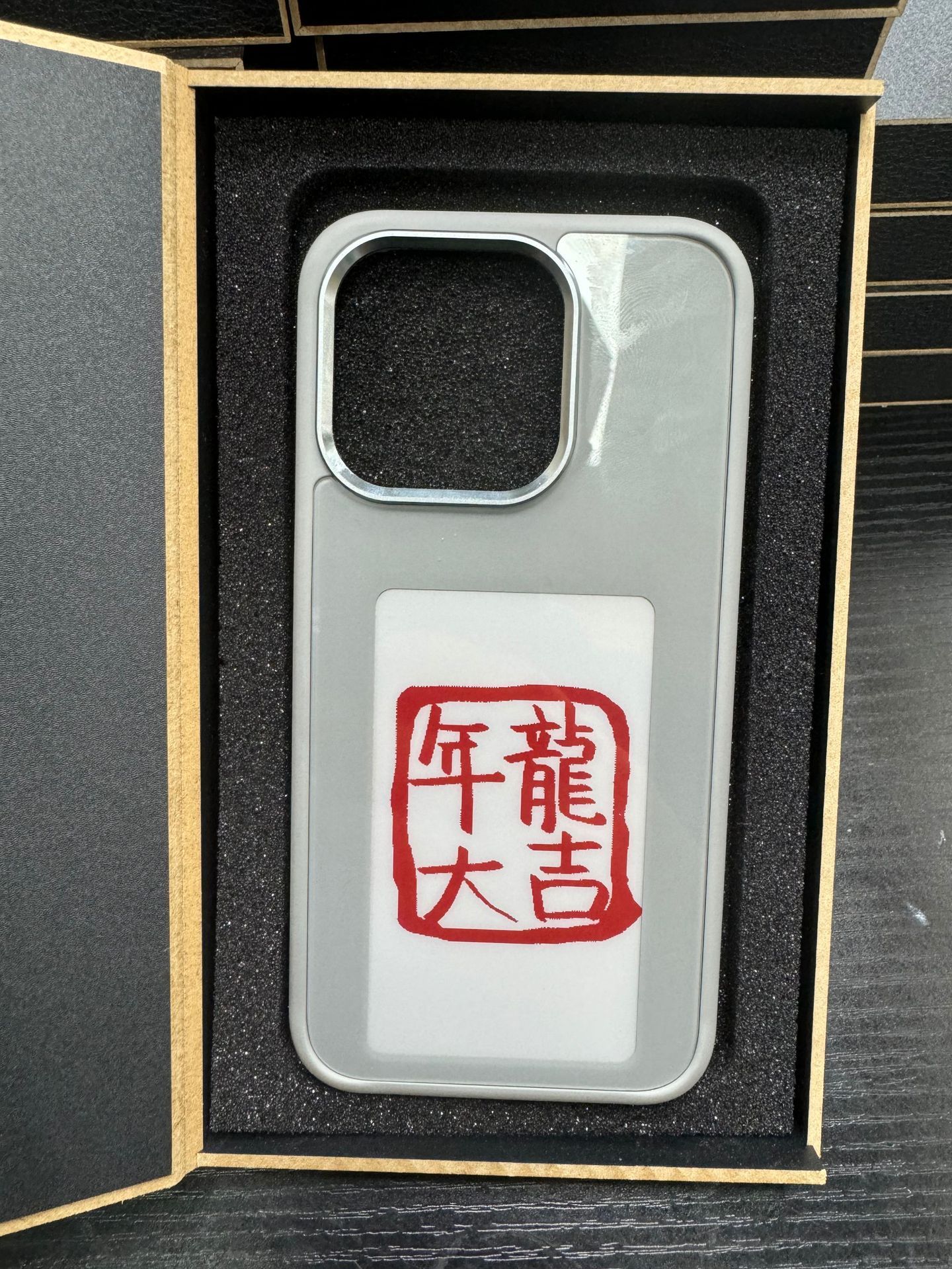 Coque de téléphone à écran E-ink Projection d'écran illimitée Coque de téléphone personnalisée Sans batterie Nouvelle coque de téléphone de luxe designer