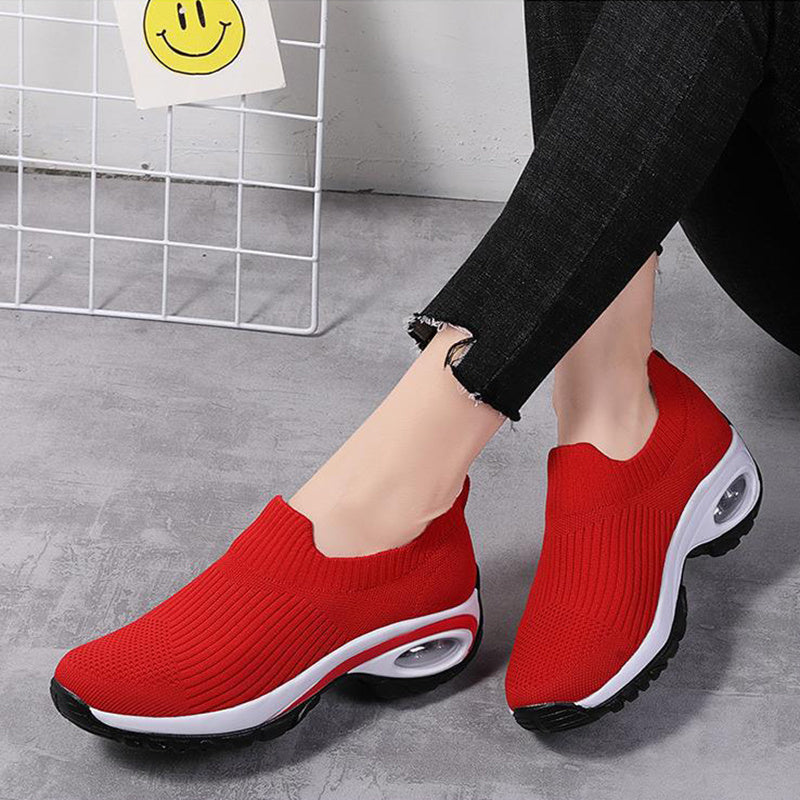 Baskets pour femmes avec coussin d'air en maille respirante pour la course et les sports.