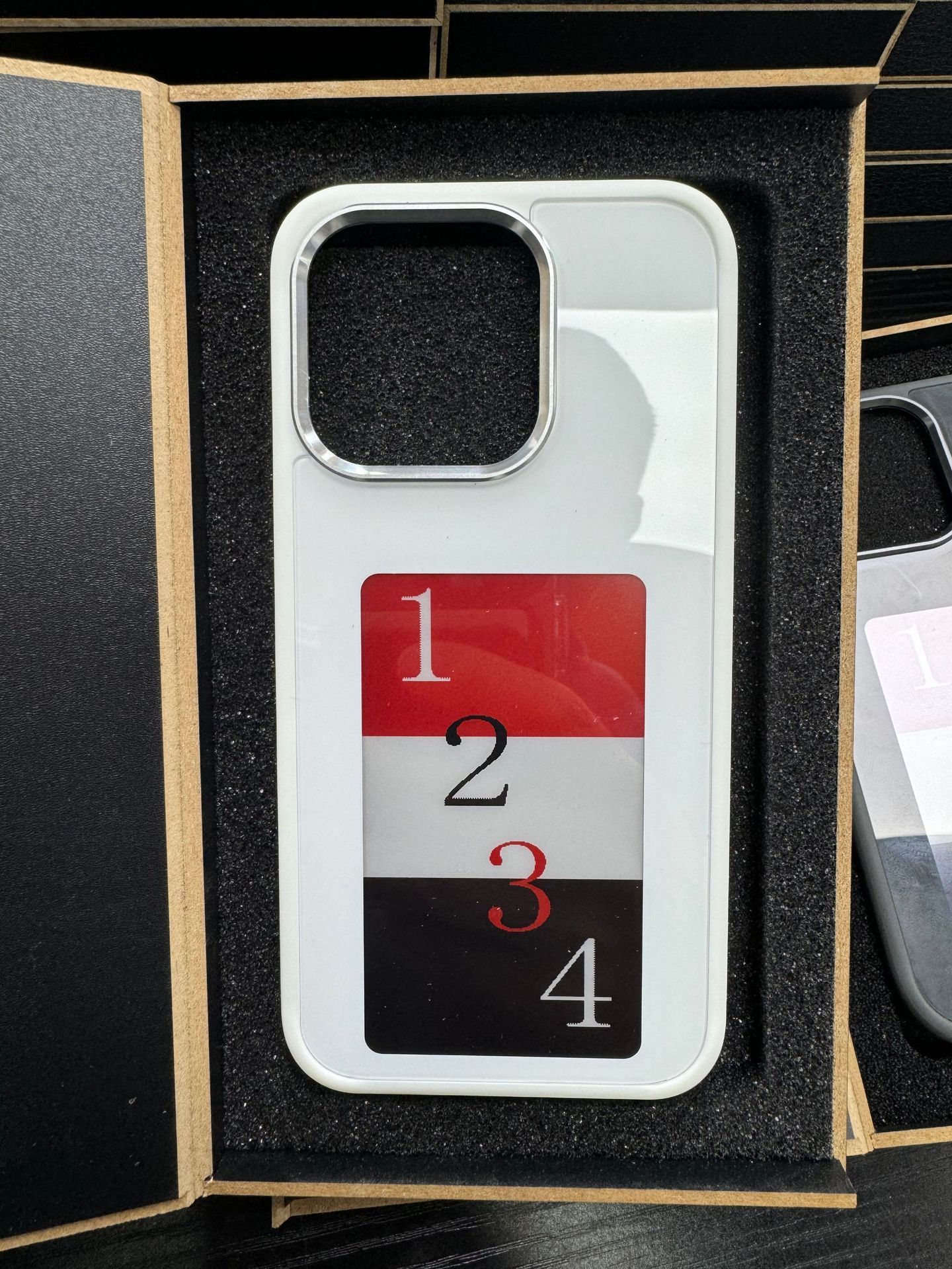 Coque de téléphone à écran E-ink Projection d'écran illimitée Coque de téléphone personnalisée Sans batterie Nouvelle coque de téléphone de luxe designer