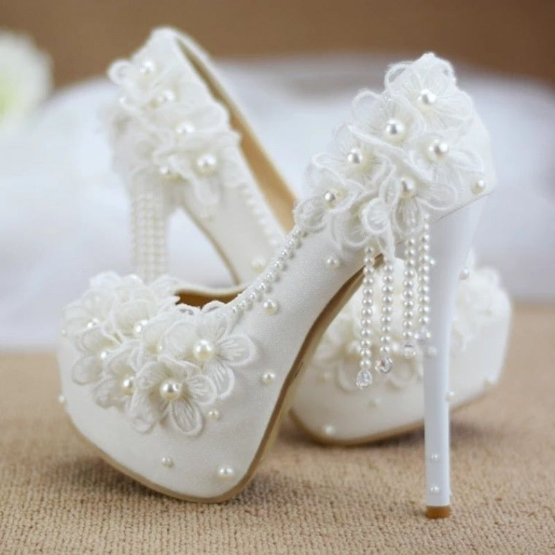 Chaussures à talons hauts en dentelle, style coréen, avec des fleurs, des strass et des franges pour mariée.