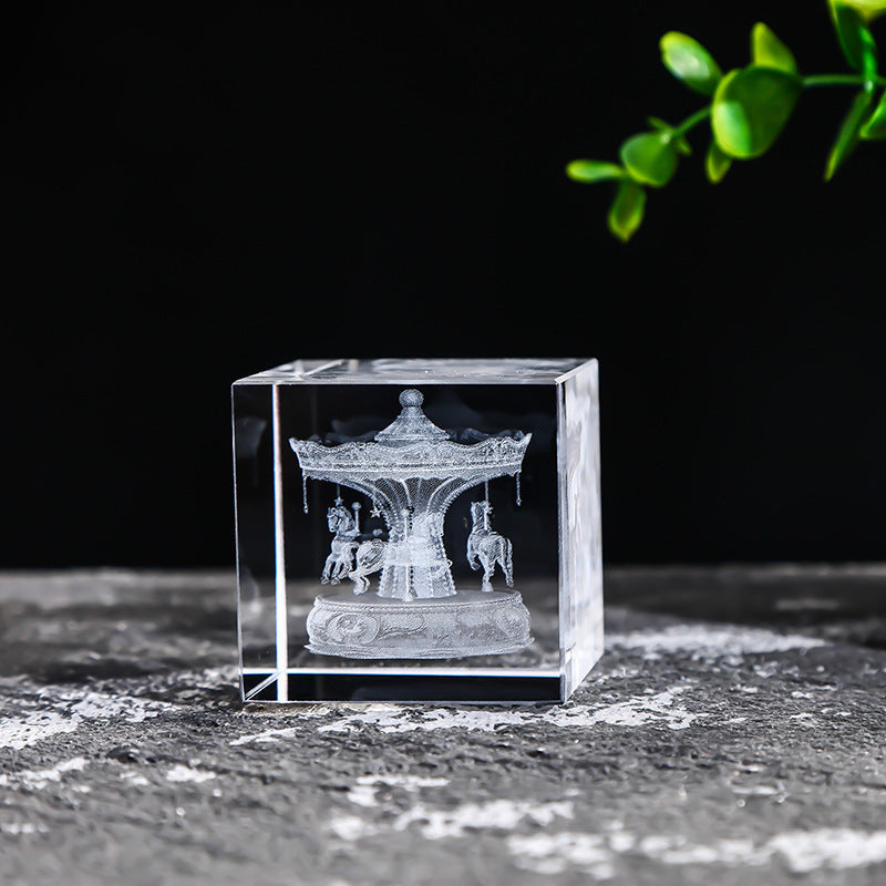 Décoration de bureau créative avec cristal blanc