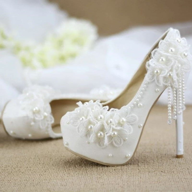 Chaussures à talons hauts en dentelle, style coréen, avec des fleurs, des strass et des franges pour mariée.