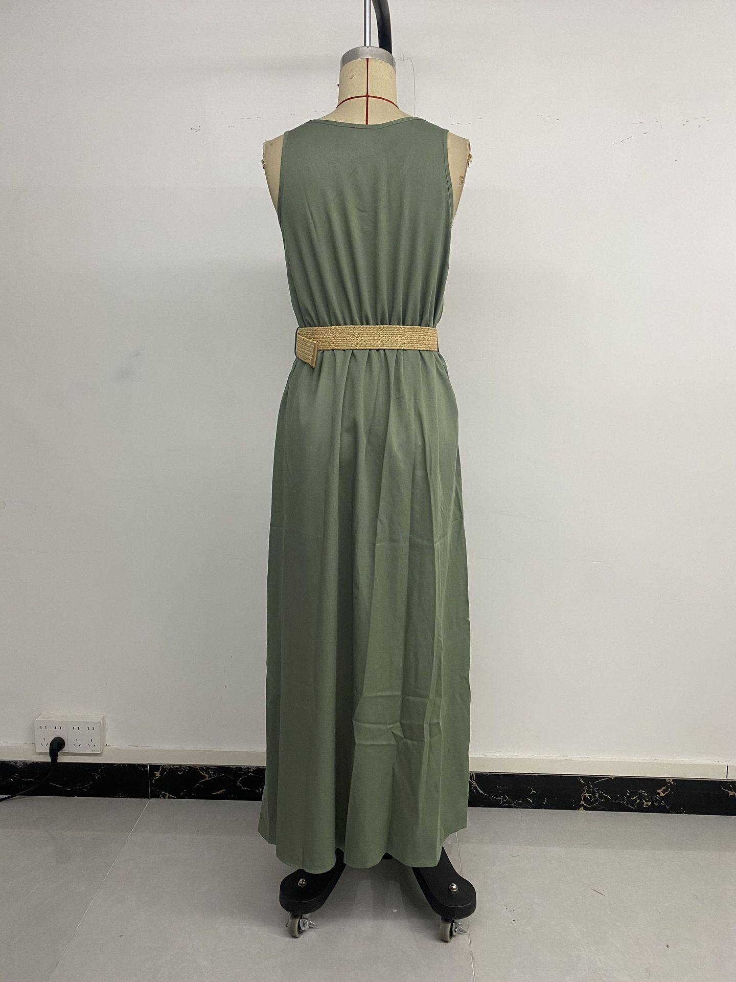 Robe d'été fendue sans manches à col rond et boutons, tenue de plage unie tendance pour femmes - KaoKao