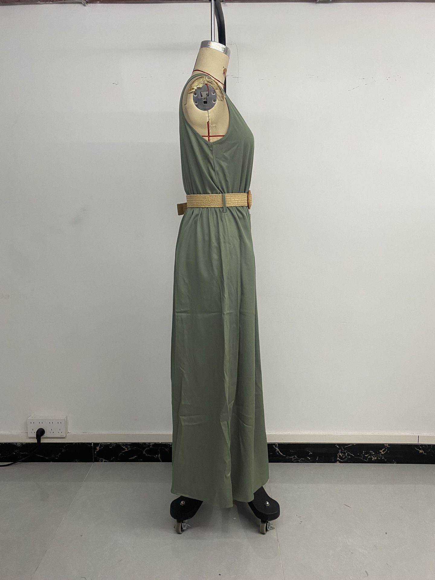 Robe d'été fendue sans manches à col rond et boutons, tenue de plage unie tendance pour femmes - KaoKao