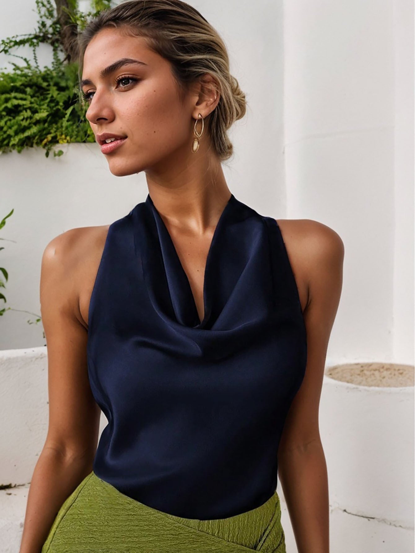 T-shirt sans manches à col évasé et couleur unie pour femme, élégant et tendance, avec décolleté licou et dos nu, manches courtes - KaoKao