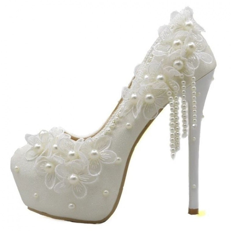 Chaussures à talons hauts en dentelle, style coréen, avec des fleurs, des strass et des franges pour mariée.