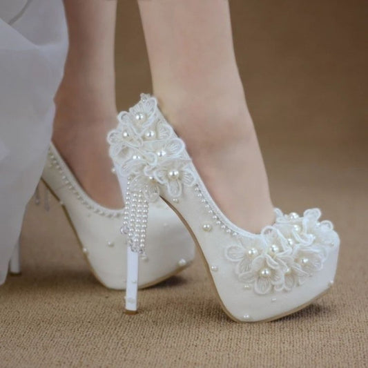 Chaussures à talons hauts en dentelle, style coréen, avec des fleurs, des strass et des franges pour mariée.