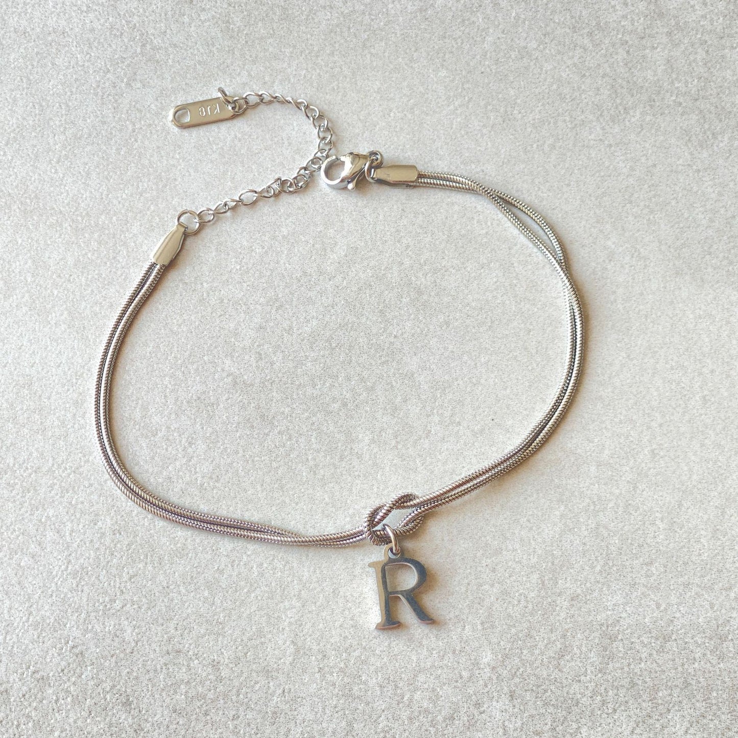 Nouveau bracelet en forme de nœud d'amour A-Z pour femmes, couple, couleur or, bracelet délicat en chaîne serpent, bijou en acier inoxydable, cadeau pour la Saint-Valentin.