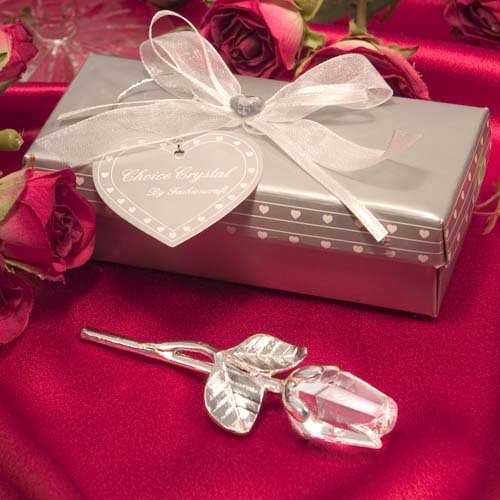 Cadeau de Saint-Valentin avec une rose dorée en cristal