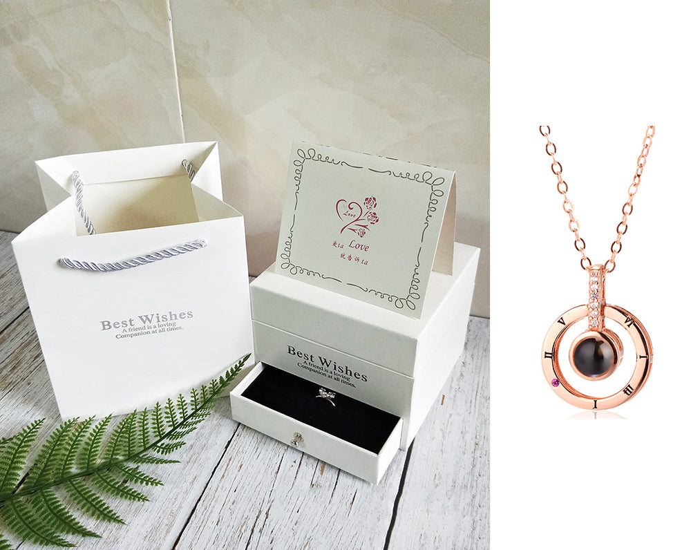 Coffret cadeau collier rose, cadeau parfait pour la Saint-Valentin.