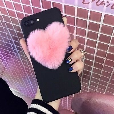 Coque de téléphone en forme de cœurs d'amour en fourrure 3D mignonne.