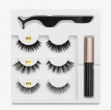 A pair of false eyelashes with fashionable magnets.