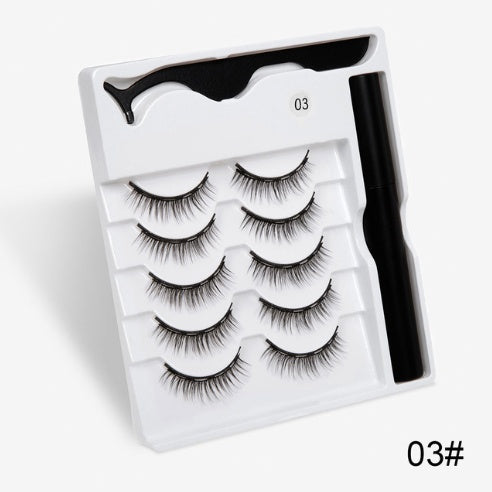 A pair of false eyelashes with fashionable magnets.