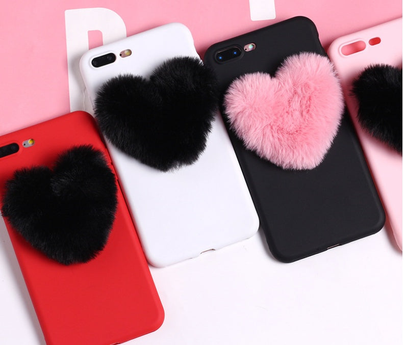 Coque de téléphone en forme de cœurs d'amour en fourrure 3D mignonne.