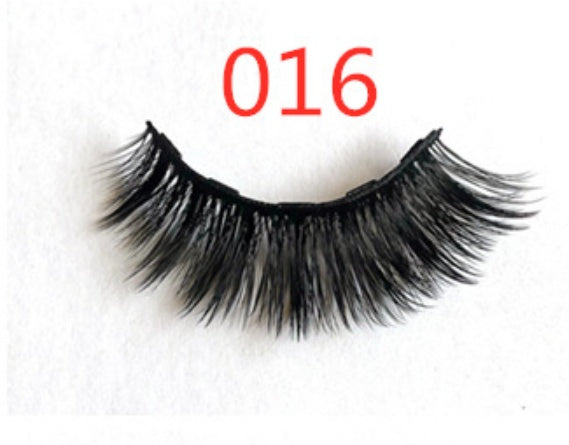 A pair of false eyelashes with fashionable magnets.