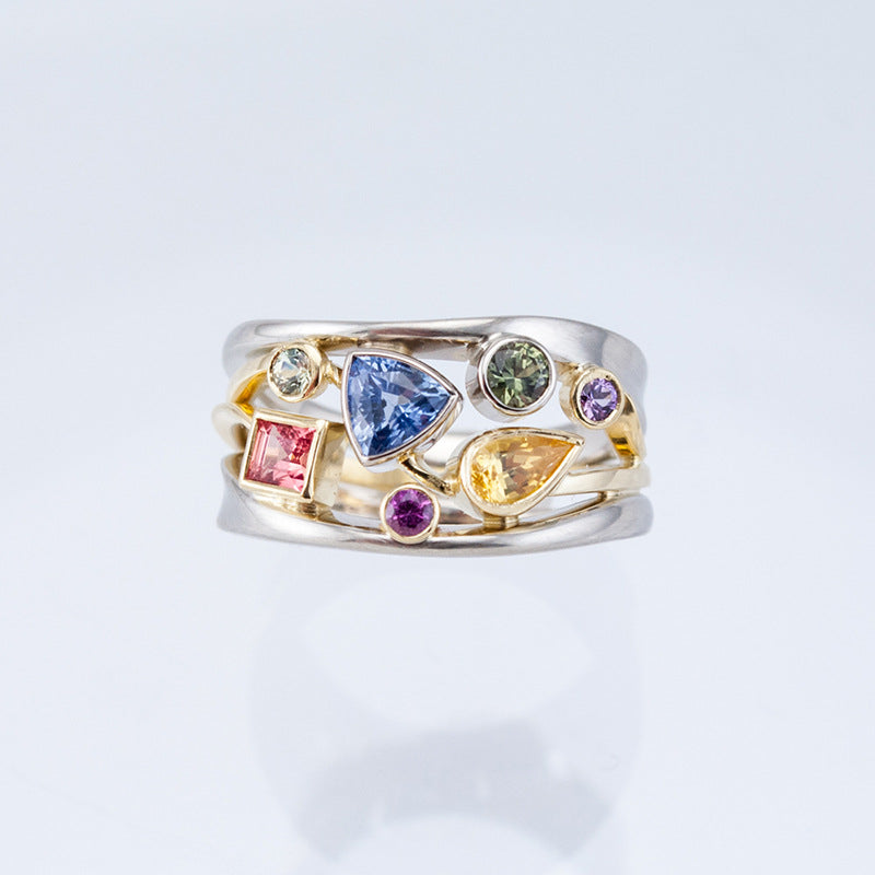 Bague pour femme avec lignes ondulées en zircon incrustées et motif géométrique multicolore exquis