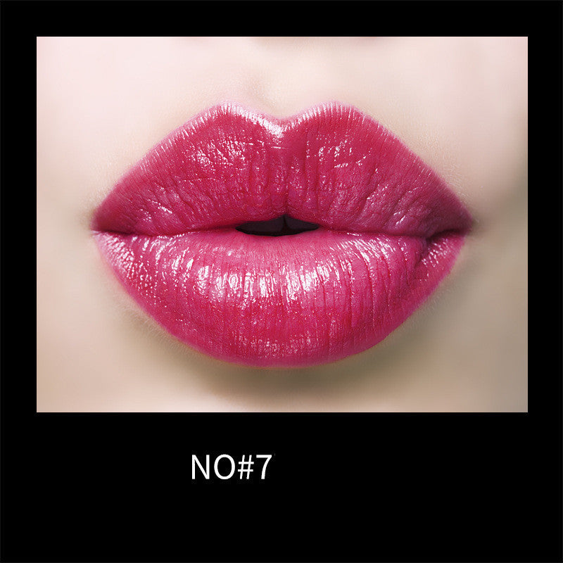 Moisturizing and charming lip makeup.