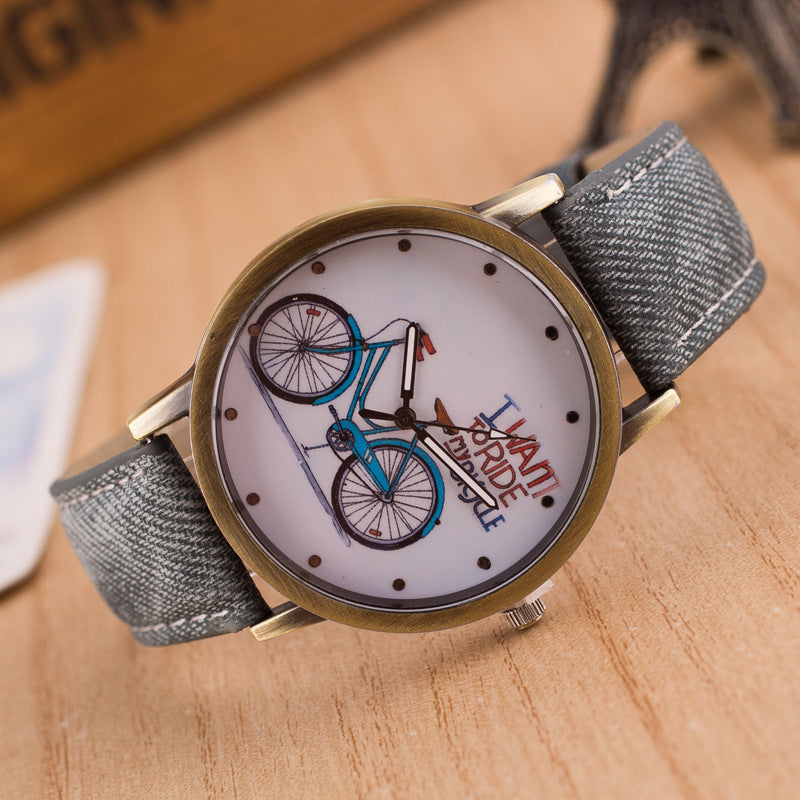 Montre en denim vintage balade à vélo.