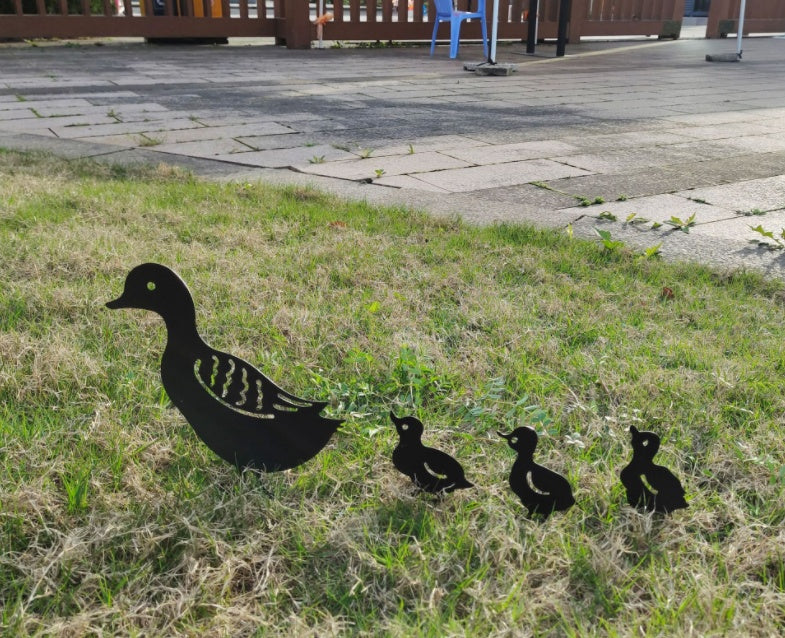 Nouvelle décoration de jardin famille de canards en fer décoration de jardin en métal creux.