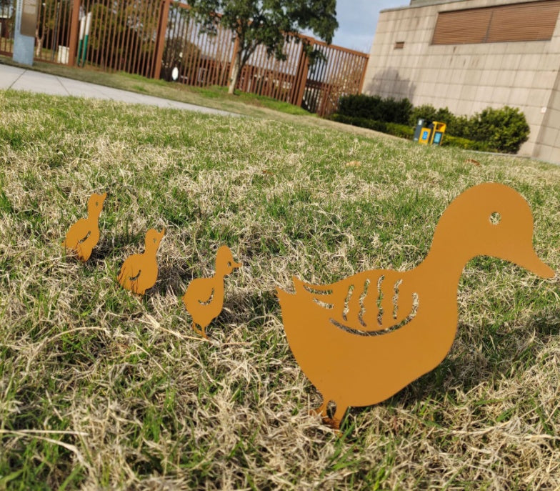 Nouvelle décoration de jardin famille de canards en fer décoration de jardin en métal creux.