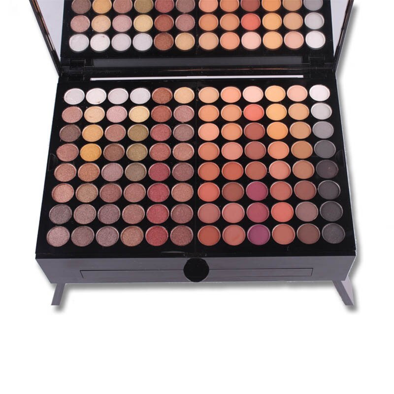 Palette de maquillage personnalisée en forme de piano avec 180 couleurs d'ombres à paupières et de blush.