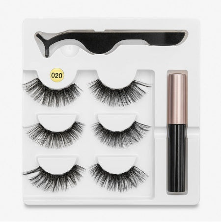 A pair of false eyelashes with fashionable magnets.