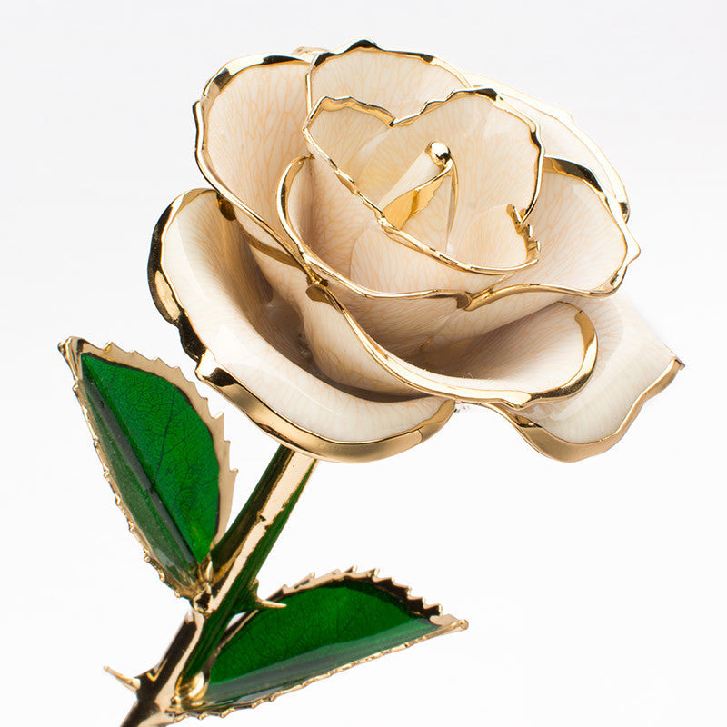 Fleur de rose plaquée or 24 carats avec un coffret cadeau Cadeau de Saint-Valentin