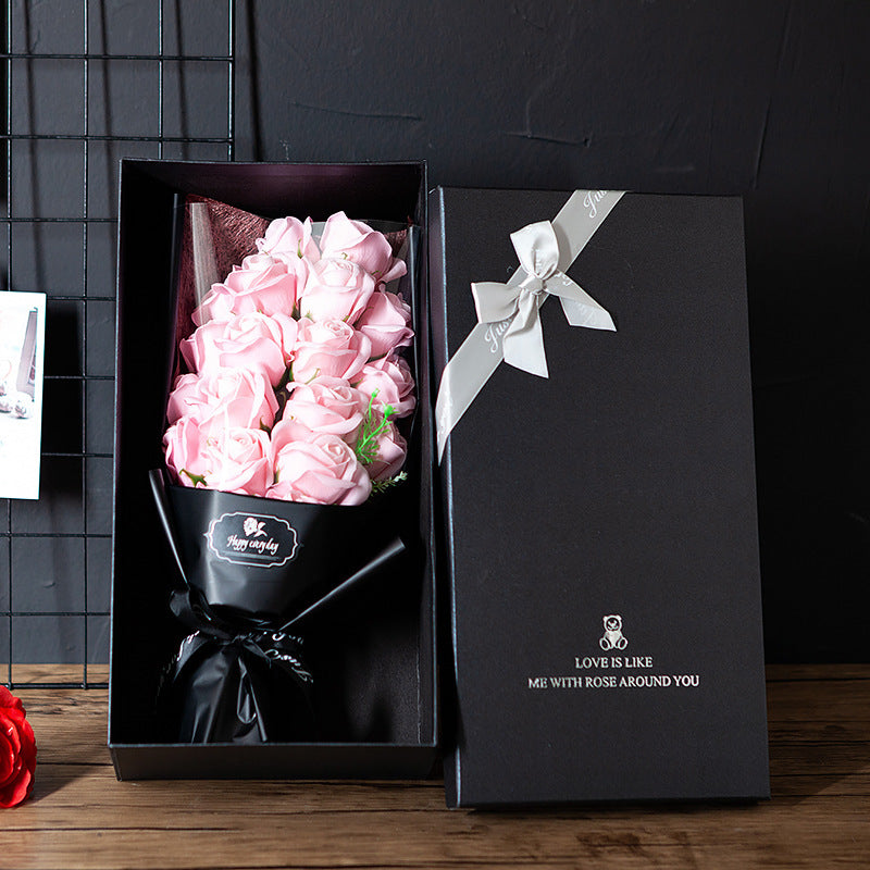 Coffret cadeau bouquet de 18 roses savonneuses