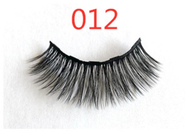 A pair of false eyelashes with fashionable magnets.