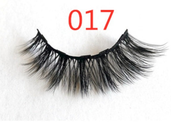 A pair of false eyelashes with fashionable magnets.