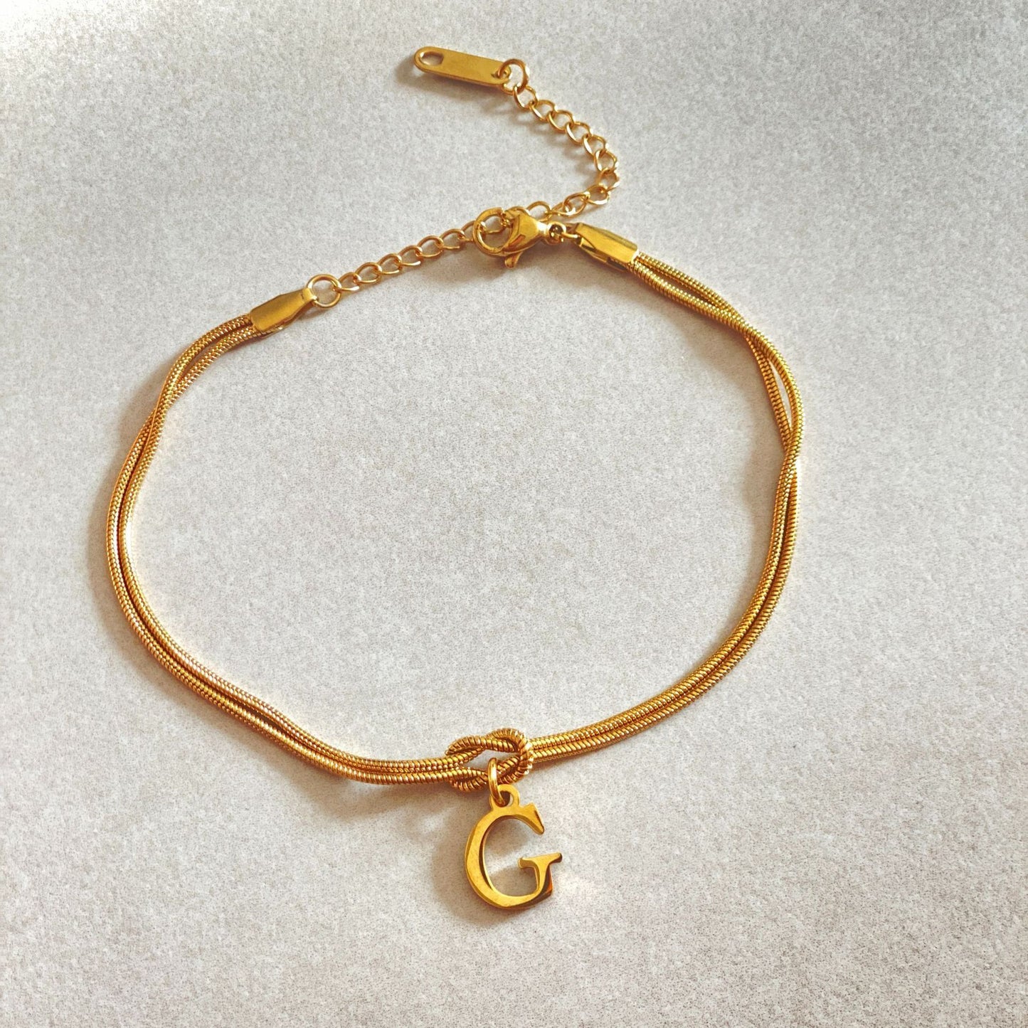 Nouveau bracelet en forme de nœud d'amour A-Z pour femmes, couple, couleur or, bracelet délicat en chaîne serpent, bijou en acier inoxydable, cadeau pour la Saint-Valentin.