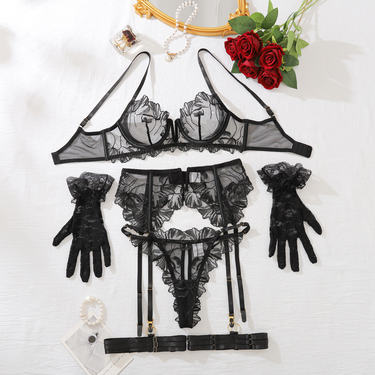 Ensemble de lingerie pour femmes avec porte-jarretelles, ensemble de cinq pièces.