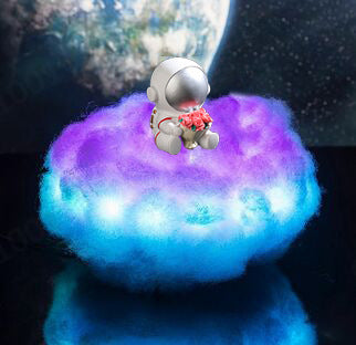 Lampe astronaute à nuages colorés LED avec effet arc-en-ciel comme veilleuse pour enfants, cadeau créatif.