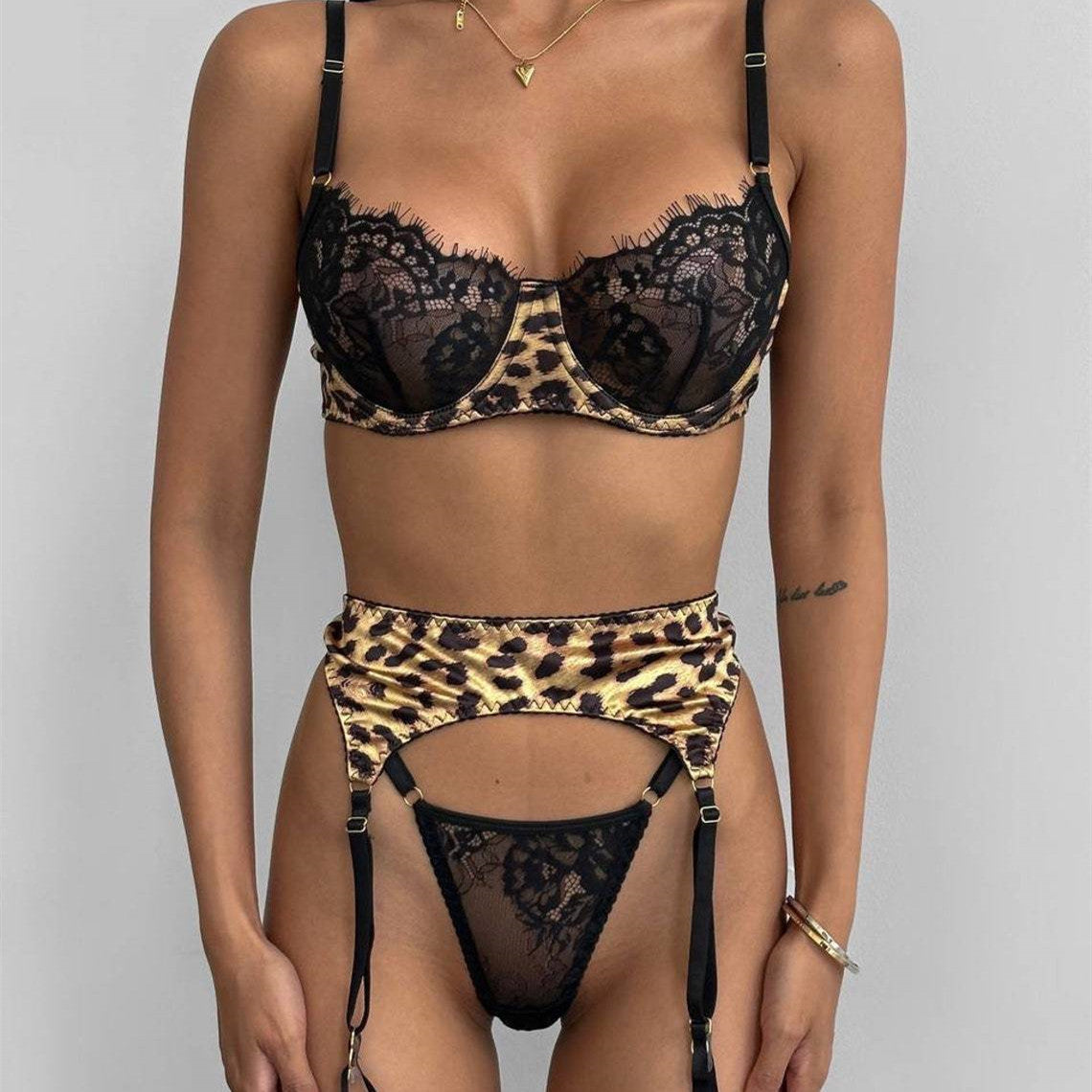 Sexy Léopard Imprimé Couture Dentelle Transparent Lingerie Sexy Ensemble Trois Pièces