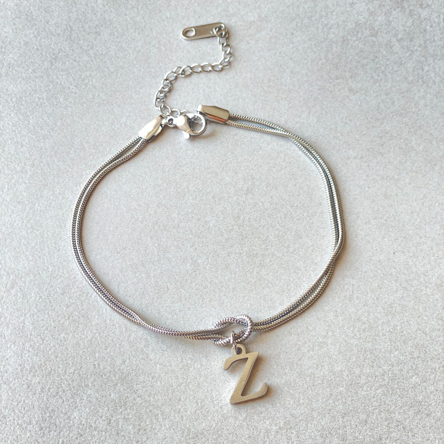 Nouveau bracelet en forme de nœud d'amour A-Z pour femmes, couple, couleur or, bracelet délicat en chaîne serpent, bijou en acier inoxydable, cadeau pour la Saint-Valentin.