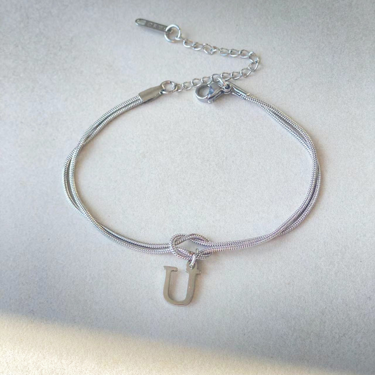 Nouveau bracelet en forme de nœud d'amour A-Z pour femmes, couple, couleur or, bracelet délicat en chaîne serpent, bijou en acier inoxydable, cadeau pour la Saint-Valentin.